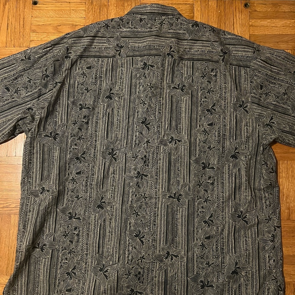 Tori Richard • Size XXL • Vintage Inspired Hawaiian Shirt • Black + Ivory Floral - Picture 6 of 6